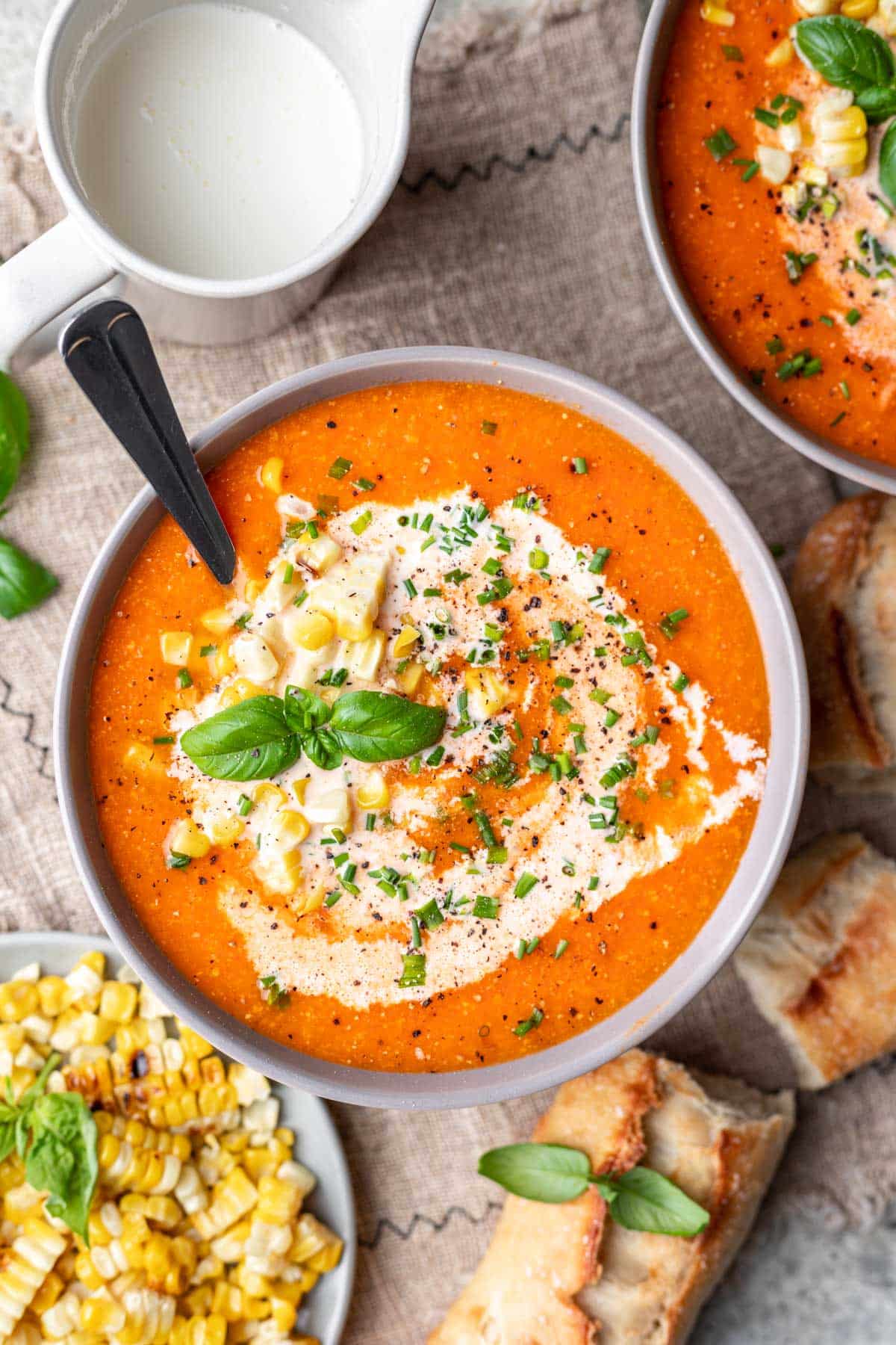 Soupe de tomates rôties et de maïs