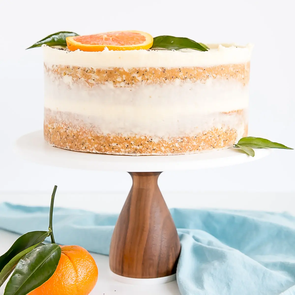 Gâteau aux oranges et aux graines de pavot avec glaçage au mascarpone