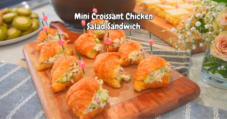 Mini sandwiches au poulet et salade dans des croissants parfaits pour la fête