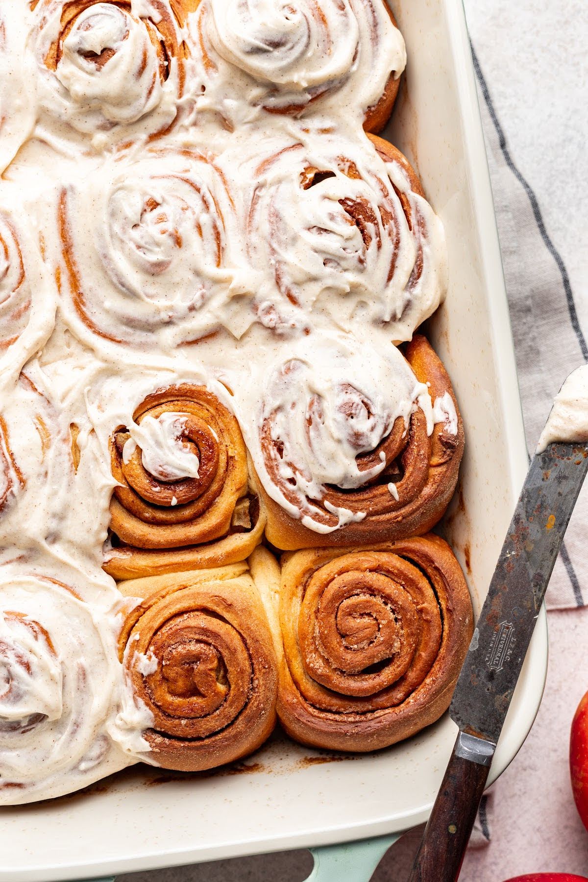 Apple cinnamon rolls 10 1200.jpg