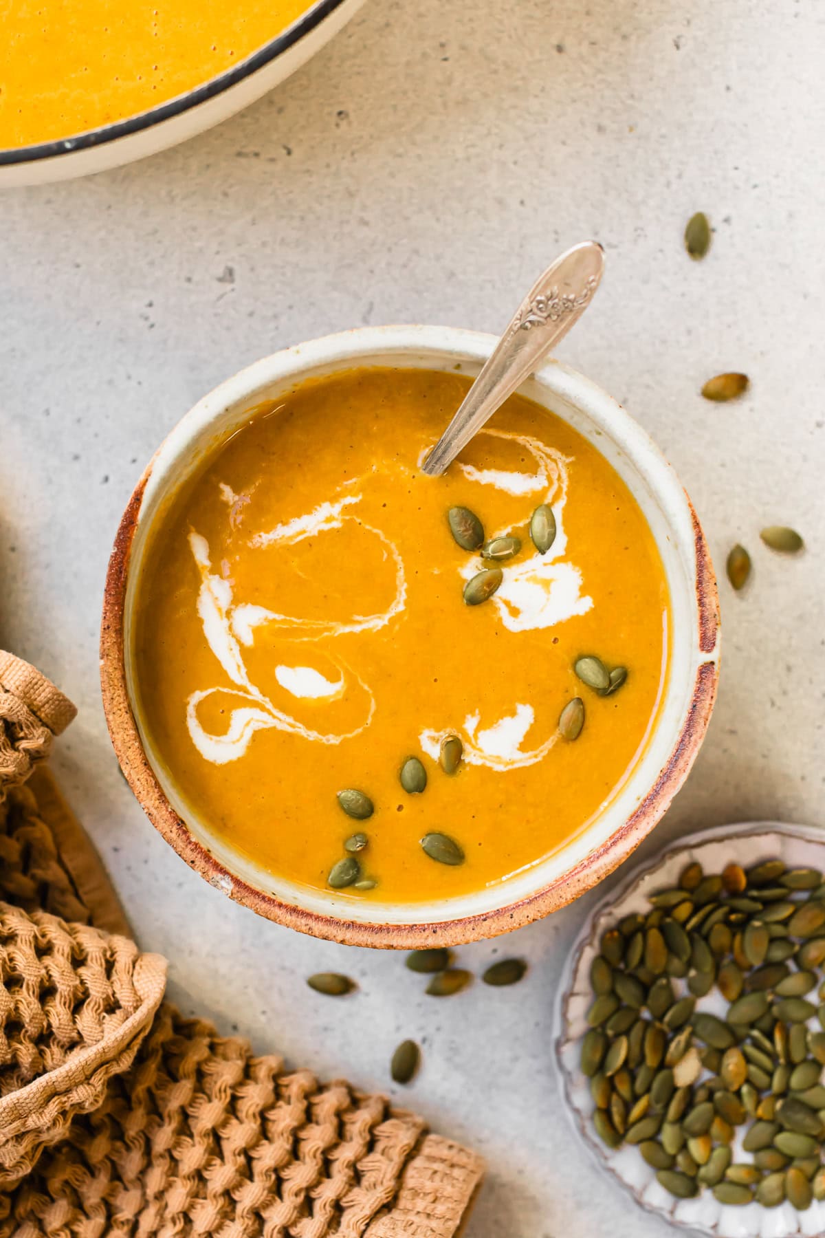 Soupe de Citrouille au Gingembre et à la Noix de Coco (avec de la Citrouille en Boîte)