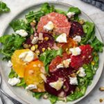 Crostini de ricotta fouettée, pancetta et dattes