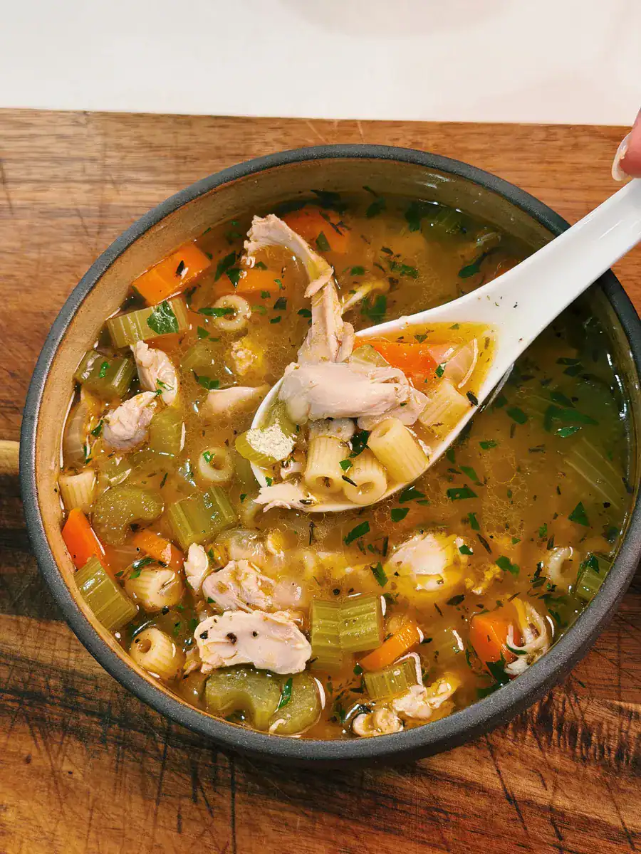 Soupe de Poulet aux Nouilles Classique et Confortante