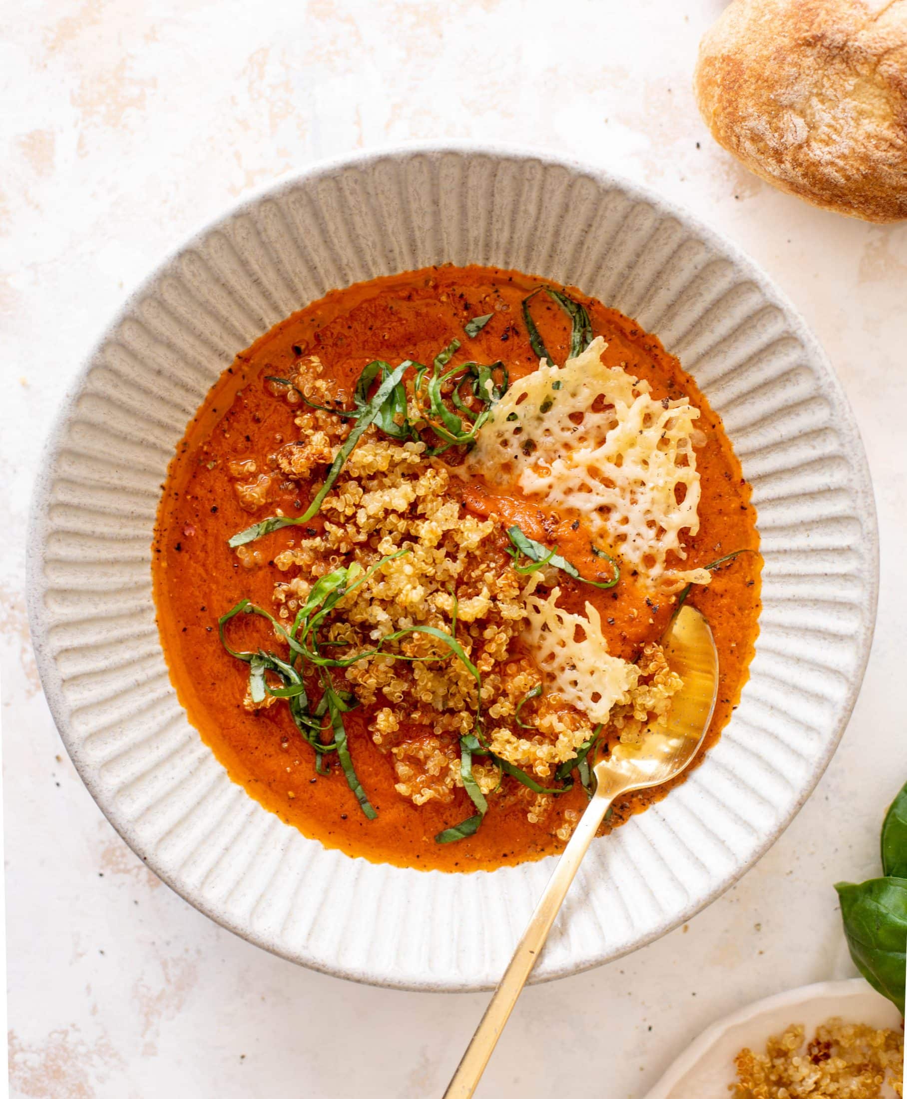 Soupe de Tomates avec Quinoa Croquant
