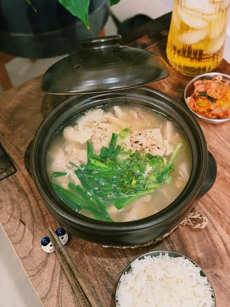 Soupe de Poulet Maison Coréenne Inspirée du Dak-Guk