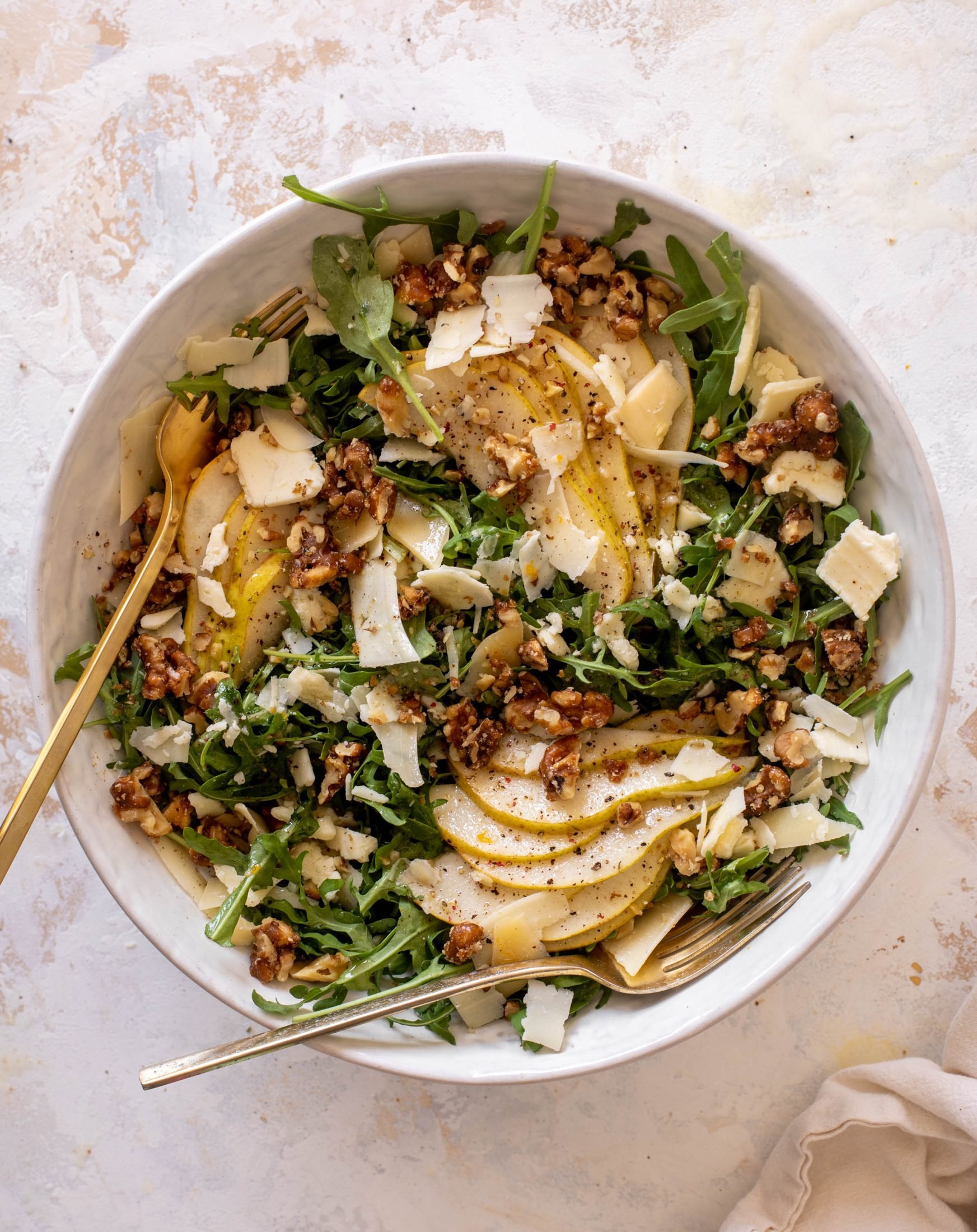 Salade de poires d’hiver avec vinaigrette épicée à l’orange