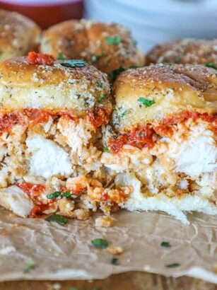 Easy chicken parmesan sliders.jpg