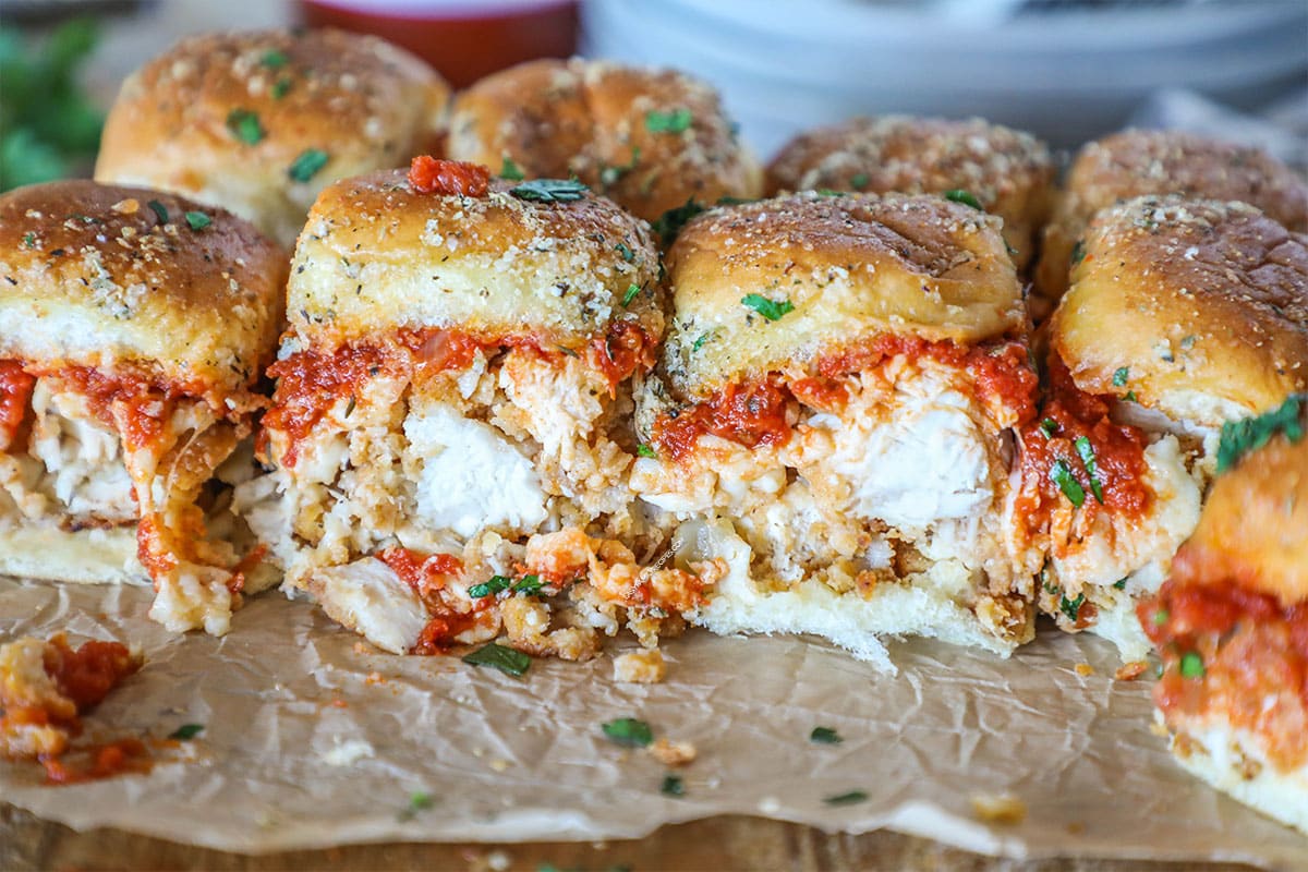 Easy chicken parmesan sliders.jpg