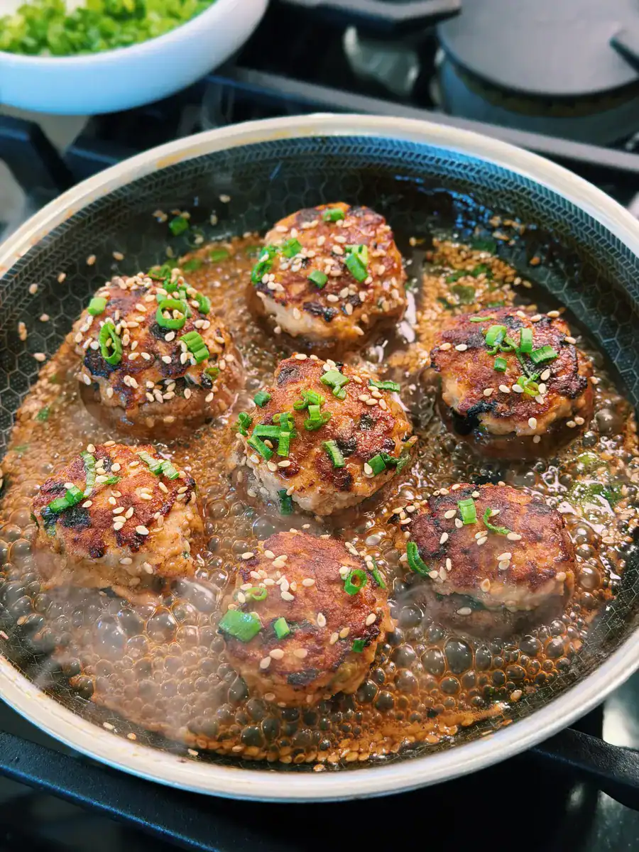 Champignons farcis au poulet riche en protéines – Tiffy Cooks