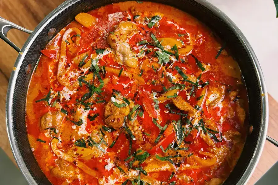 Thai coconut red curry chicken served 1y7r5daitwpr7iq4lc2zd8wsusuqctz q.webp.webp