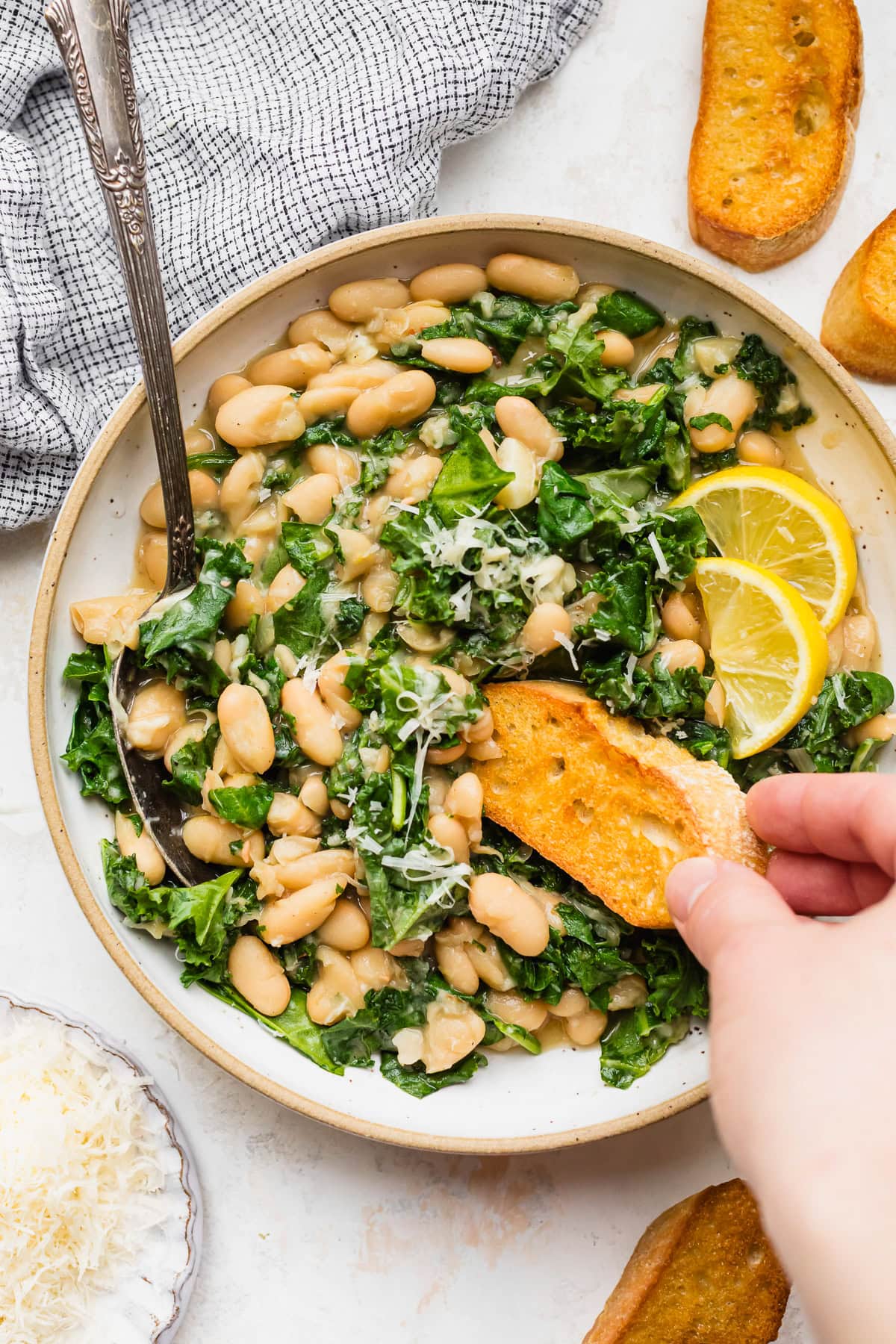 Haricots et légumes verts avec chou frisé et épinards