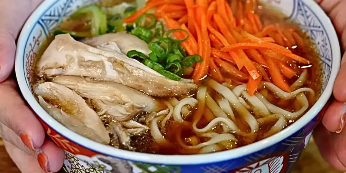 Braised chicken noodles served 1u2mnrxwkwnrnl0atrwbjvspujurwybni.webp.webp
