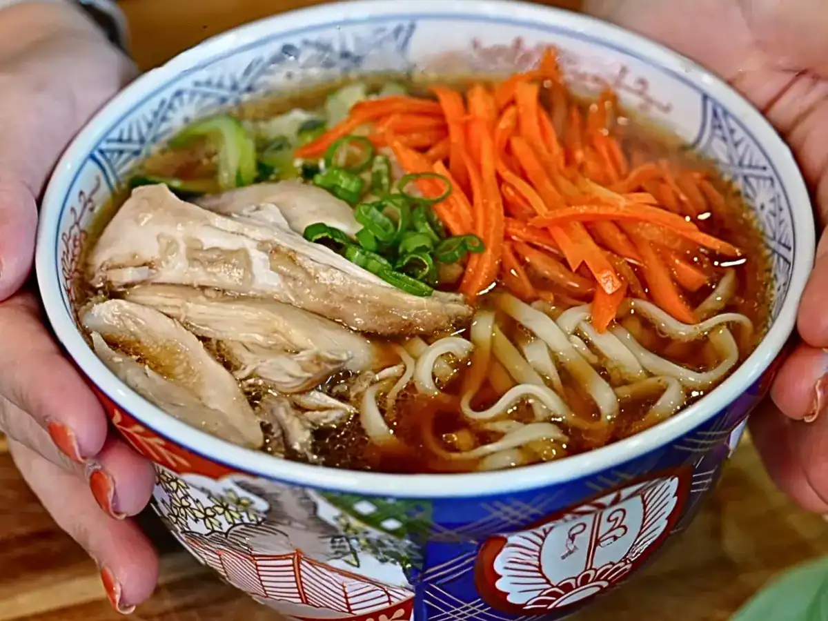 Braised chicken noodles served 1u2mnrxwkwnrnl0atrwbjvspujurwybni.webp.webp