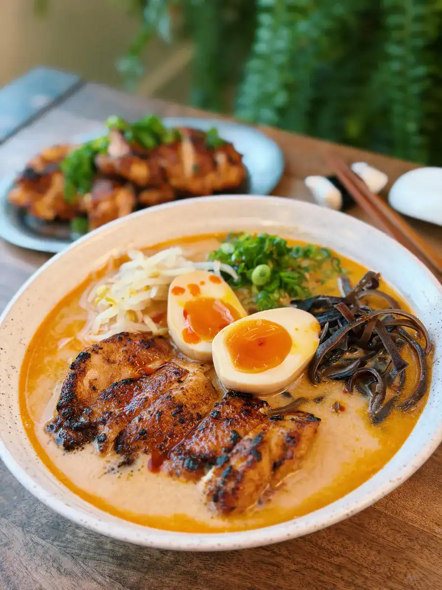 Ramen Miso Crémeux Épicé au Poulet Super Facile