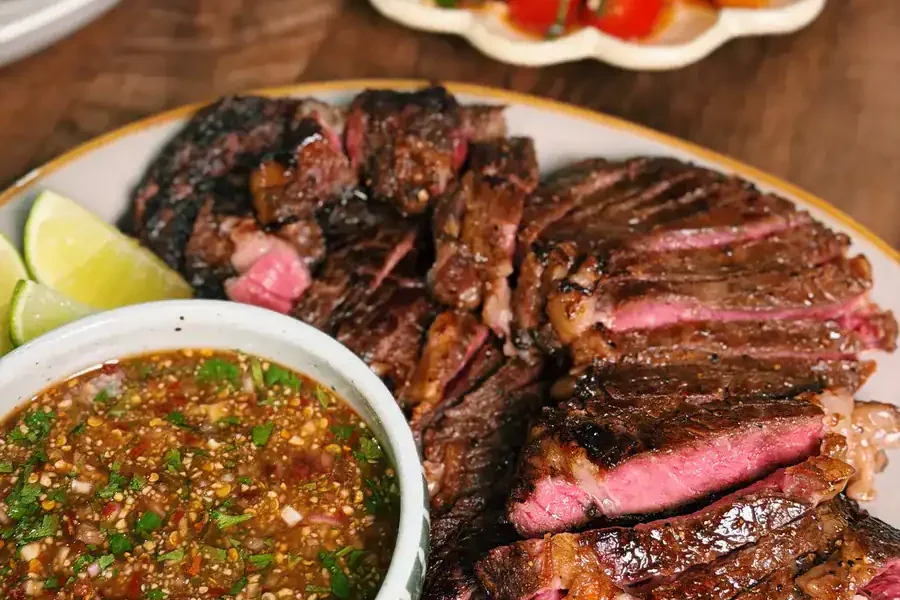 Crying tiger steak served 1hv2eka4t2l6j2 nsbyt94 rxa1xpunl.webp.webp