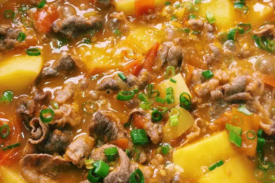 Speedy beef tomato stew serve 1uszpdl2jr6bplteug9iwt3kycvqhvkjx.webp.webp