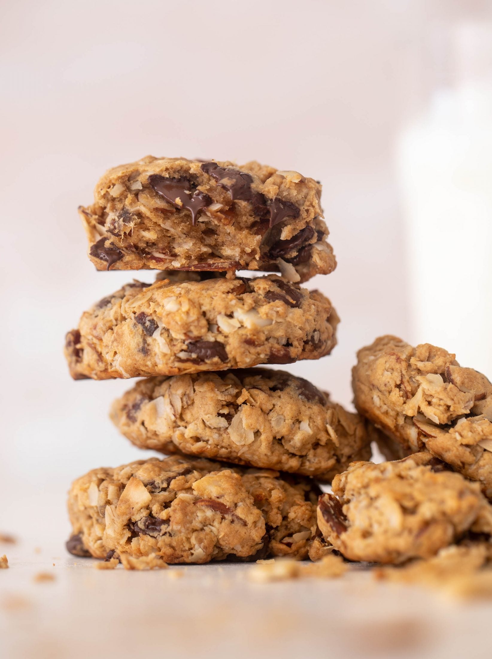 Biscuits au chocolat et beurre de cacahuète pour le petit déjeuner