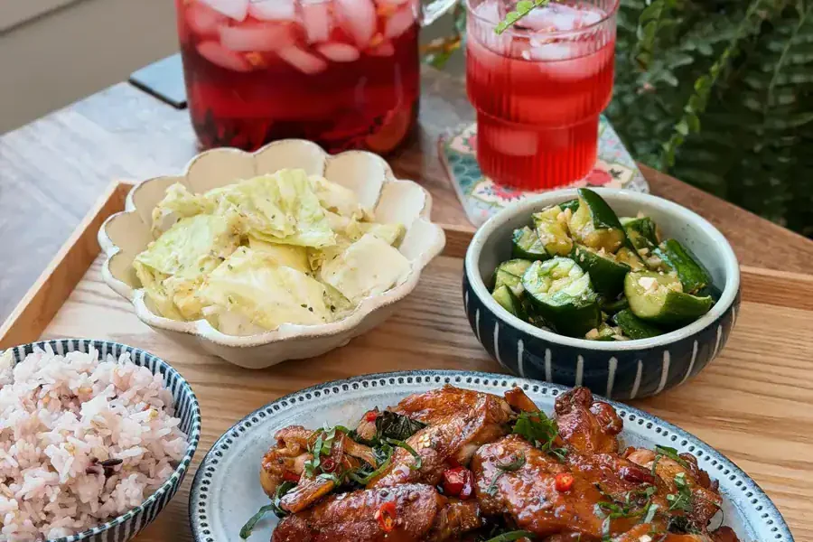 3 cup wings meal close 13wxxk0wbue9 v1y8icl2hd4ktvnrvxrd.webp.webp